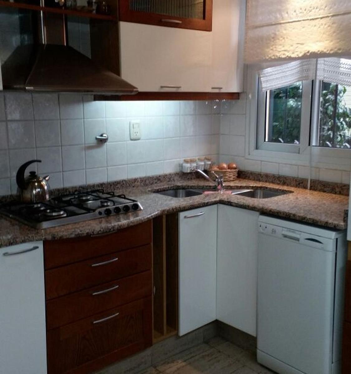 Venta de Casa con Piscina Quinch0 y Depto Interno 1