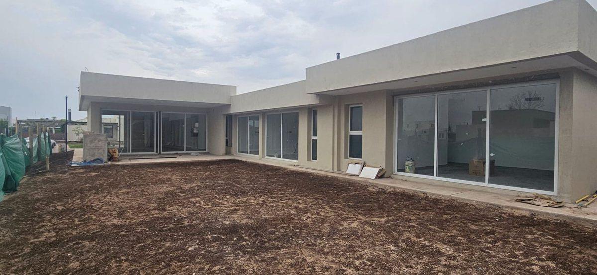 Hermosa Casa a Estrenar de Categoría 3