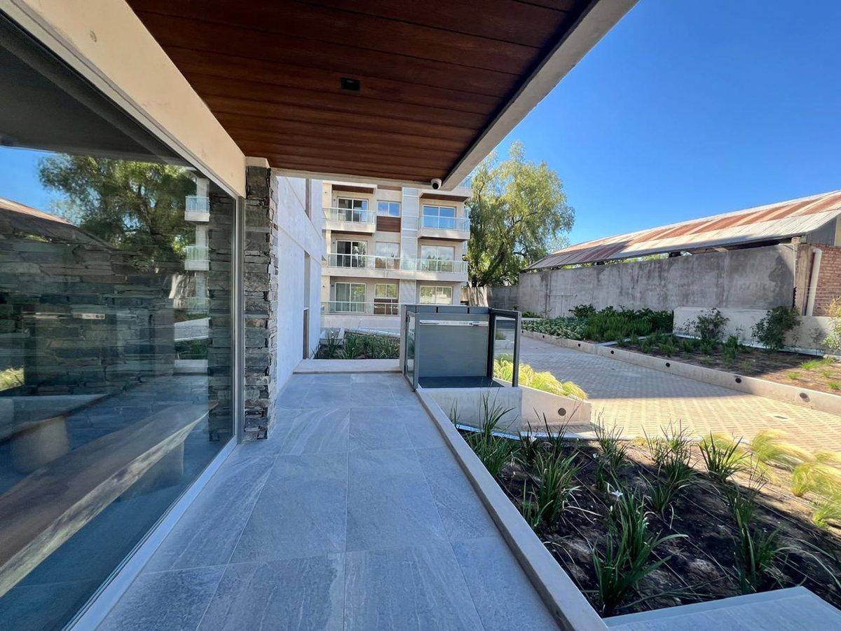 Venta Departamento en Villa Roble 3