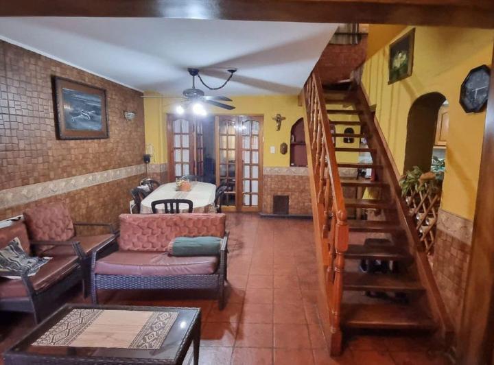 CASA VENTA GODOY CRUZ, PTE. OLIVE, 6 HAB. 4 BAÑOS 2