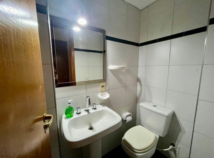 IMPECABLE DEPARTAMENTO EN PEATONAL 5