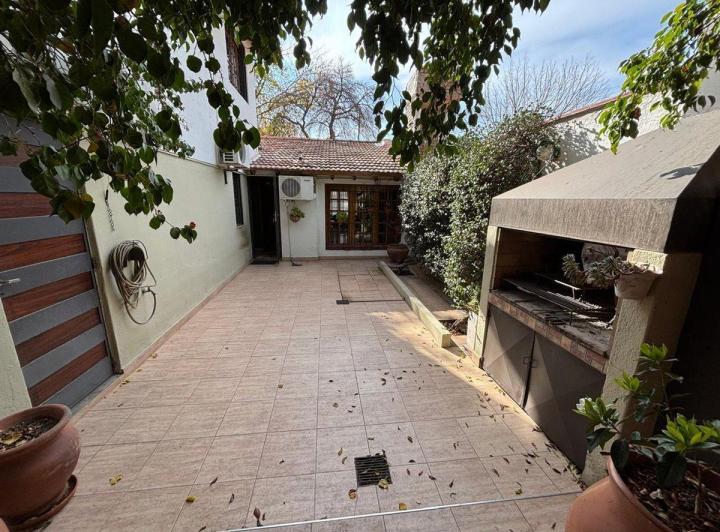 CASA EN VENTA + CONSULTORIOS, BOMBAL GODOY CRUZ. 1