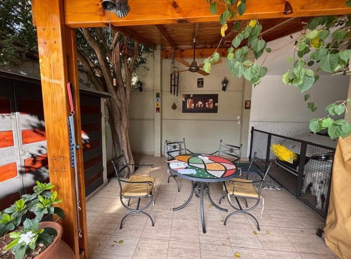 CASA EN VENTA + CONSULTORIOS, BOMBAL GODOY CRUZ. 2