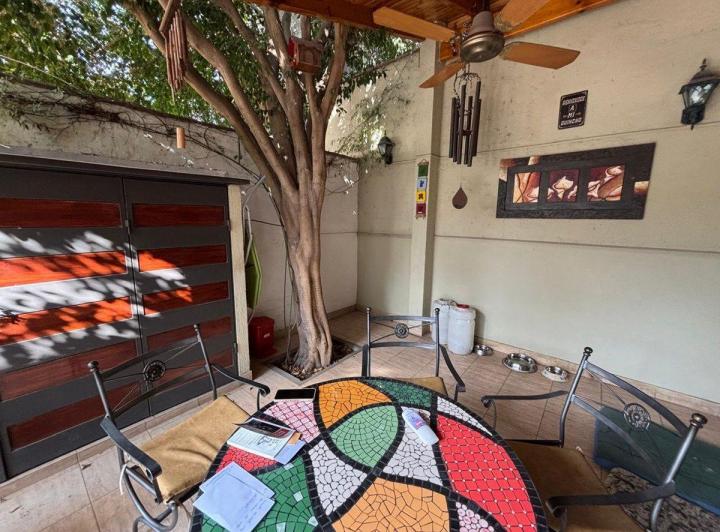 CASA EN VENTA + CONSULTORIOS, BOMBAL GODOY CRUZ. 4