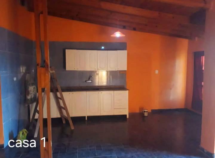 OPORTUNIDAD DE INVERSION: CASA + 2 DEPARTAMENTOS 4