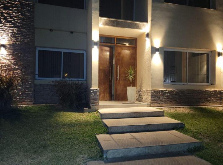 ALQUILER  CASA DE CATEGORIA 1