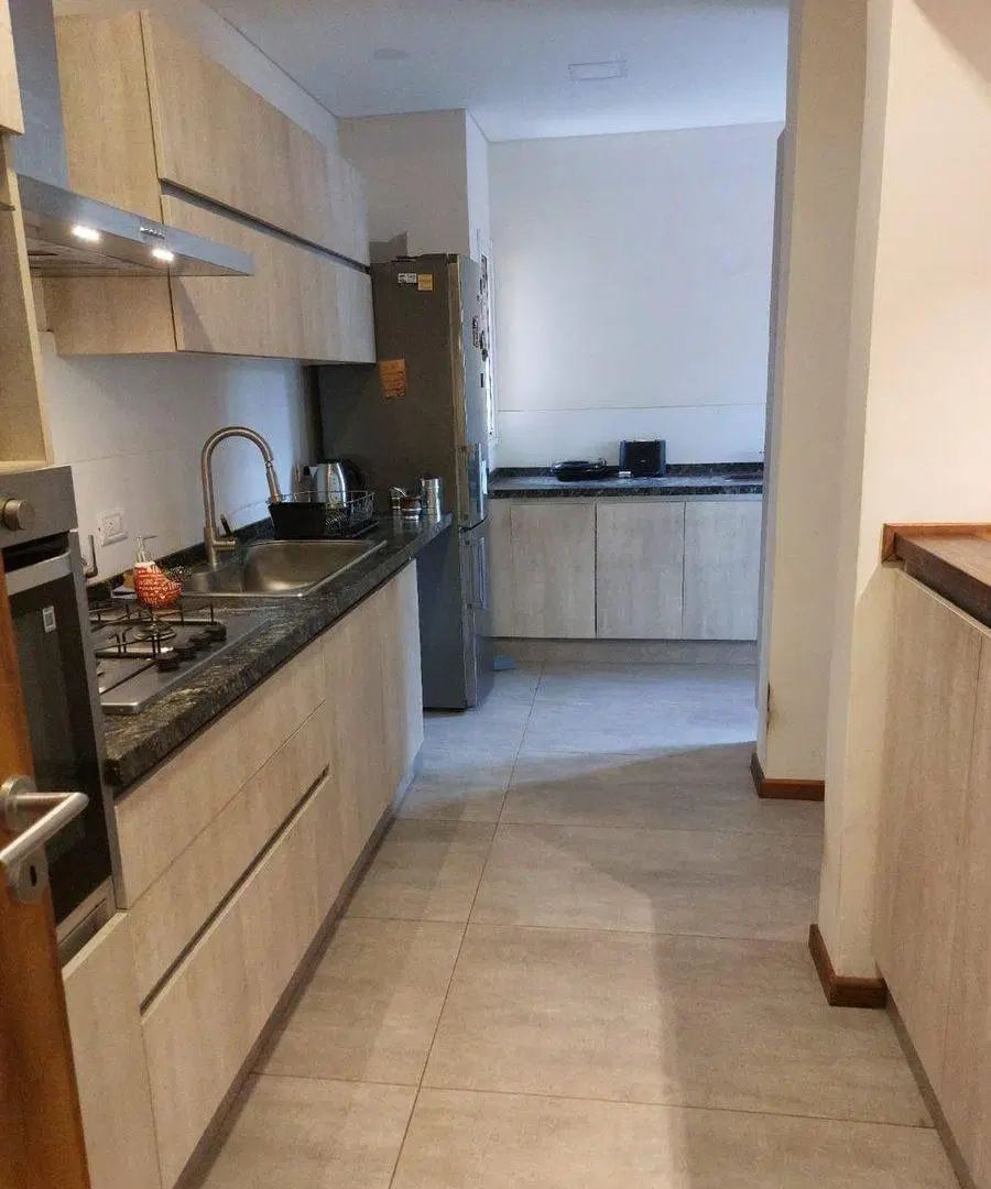 HERMOSA CASA EN VENTA EN BARRIO LAR DE BOEDO 4