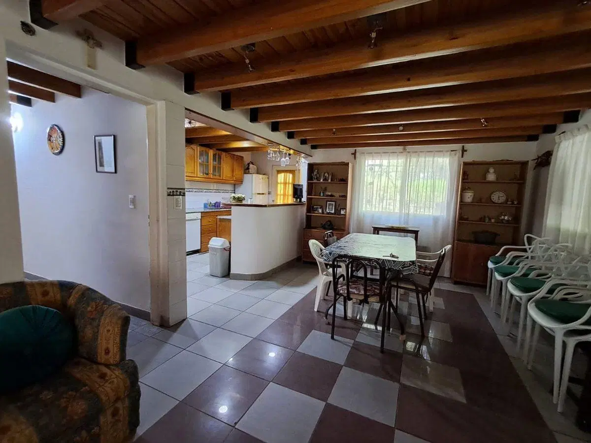 VENTA DE CASA CON QUINCHO Y PILETA, GUAYMALLÉN 4