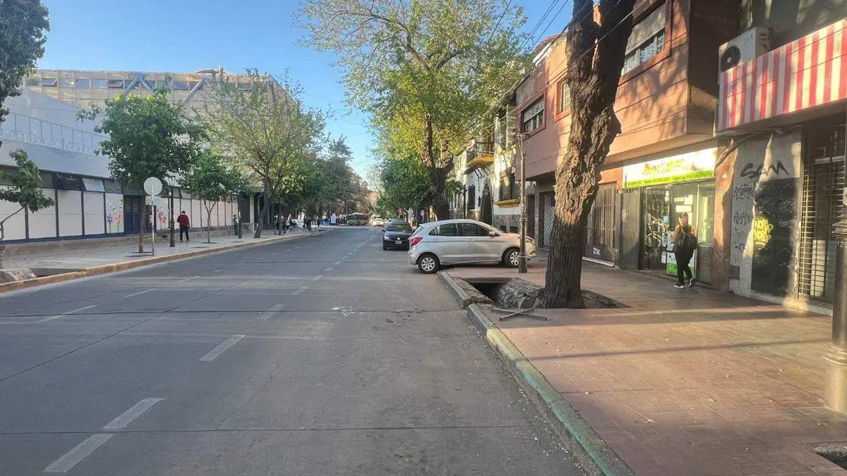 HERMOSA COCHERA DE CATEGORIA CENTRO MENDOZA 3
