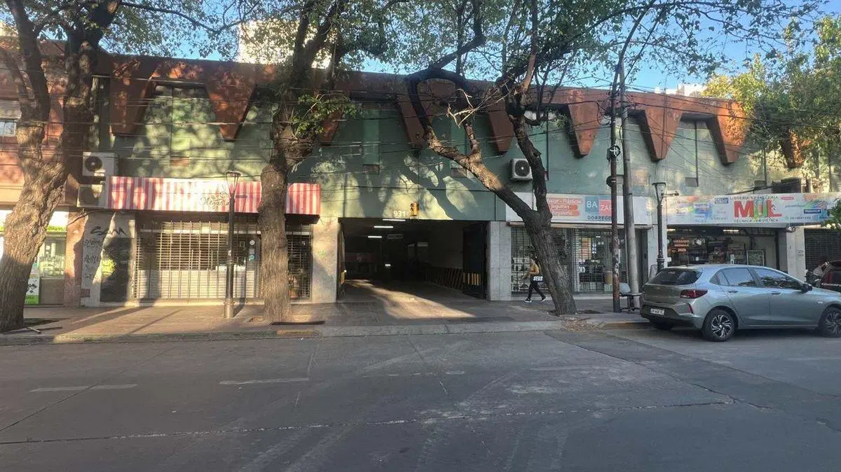 HERMOSA COCHERA DE CATEGORIA CENTRO MENDOZA 2