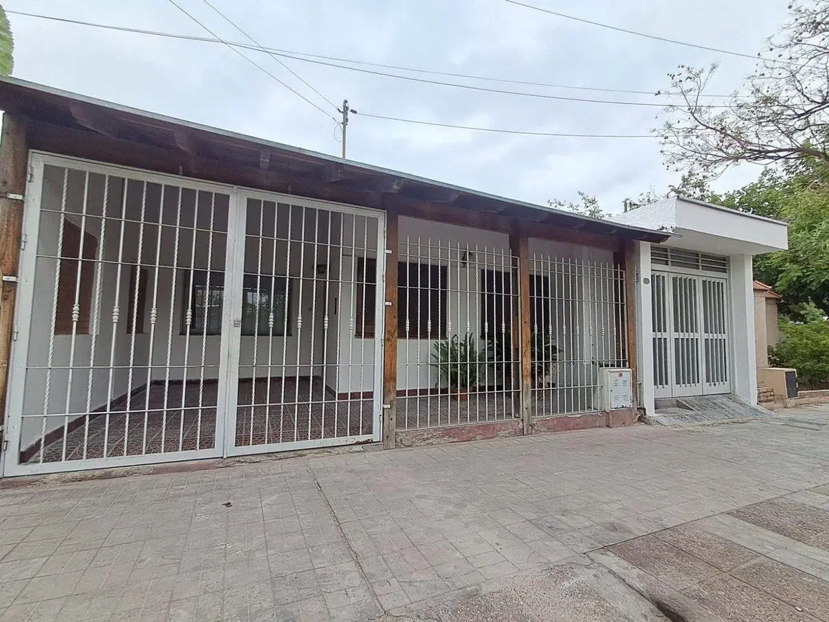 CASA EN VENTA EN DORREGO, MENDOZA 3