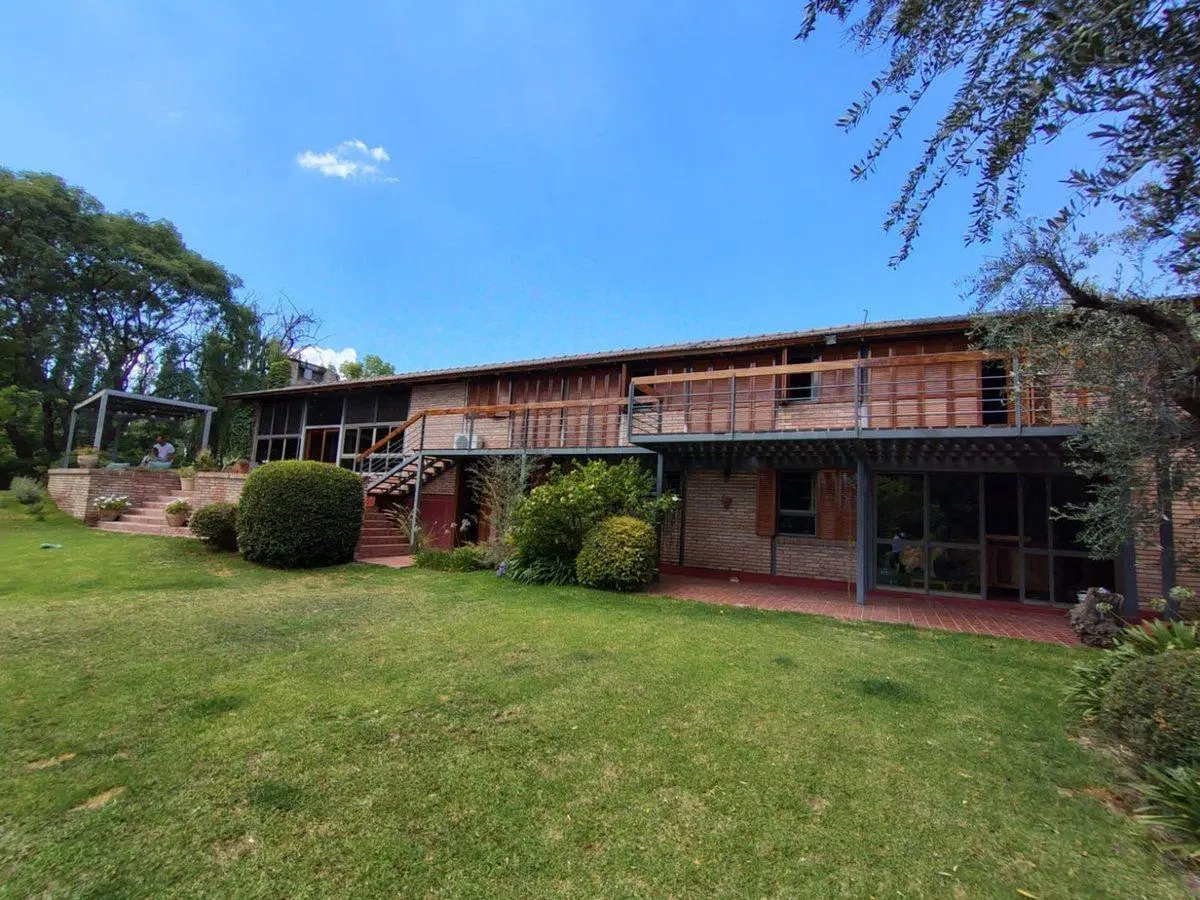 Se Vende casa en Chacras de Coria 5