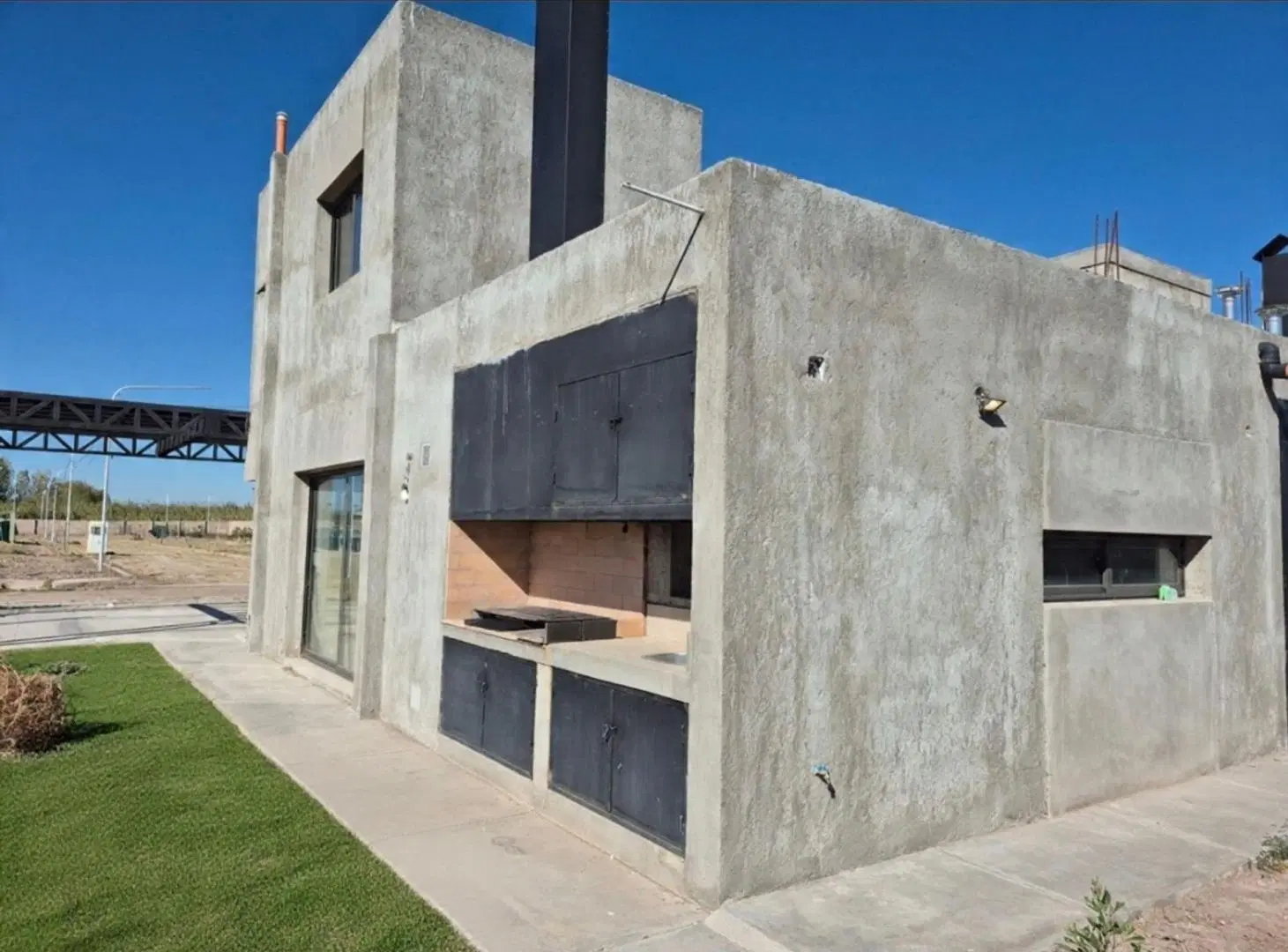 VENTA CASA DE CATEGORIA A ESTRENAR. Guaymallén 2