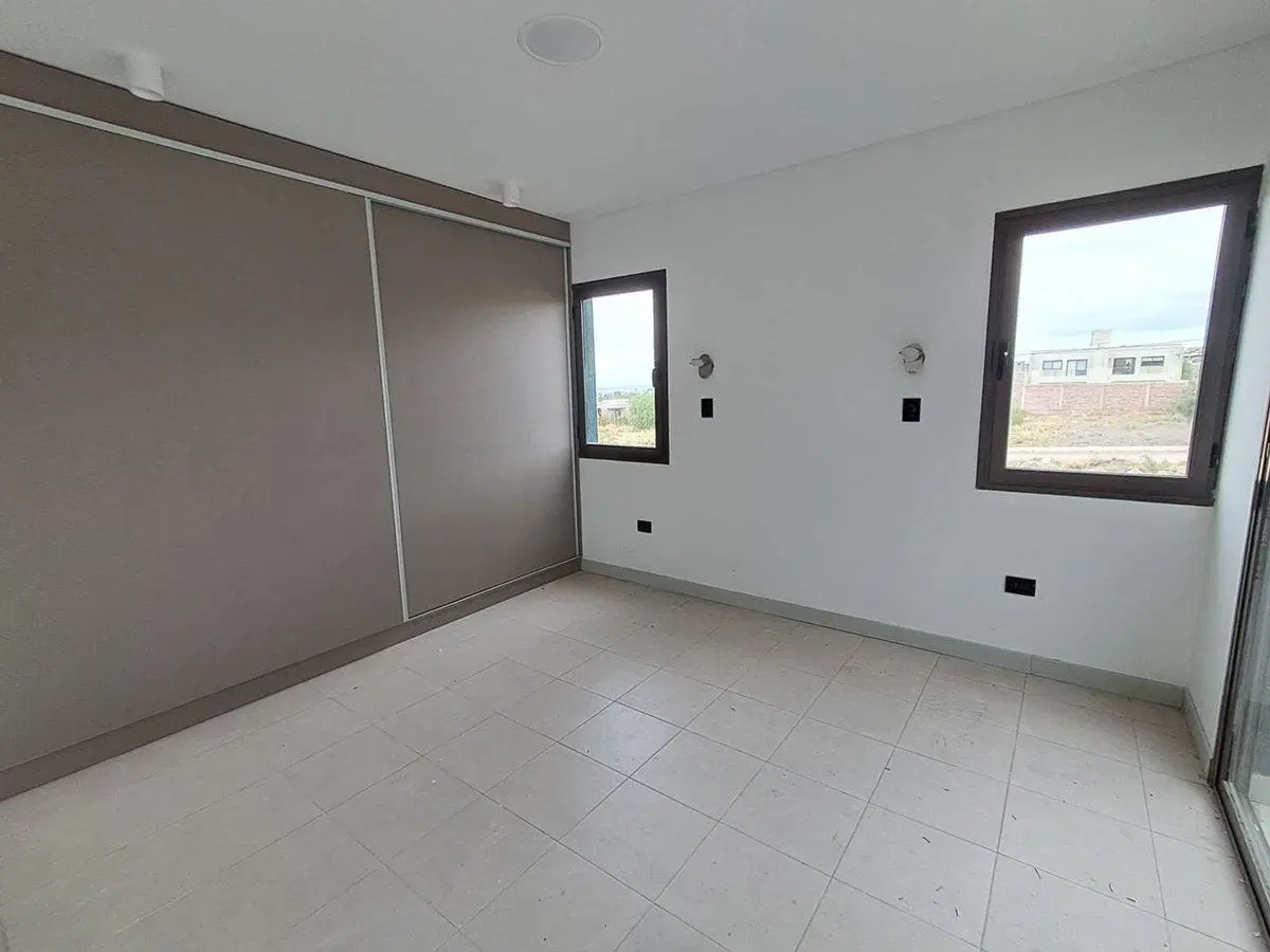 DUPLEX EN VENTA A ESTRENAR EN BARRIO ALTA MENDOZA 5