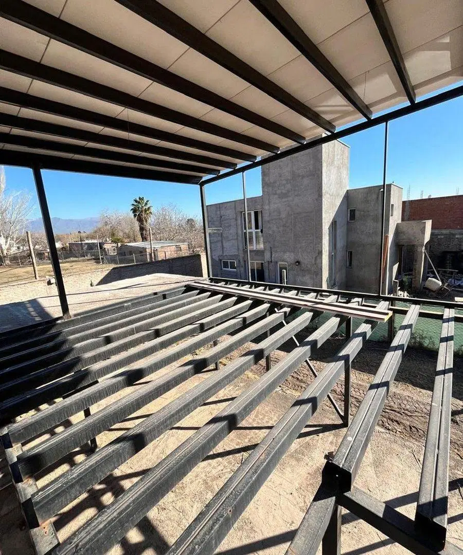 VENTA DE LOTE CON OBRA INICIADA EN STEEL FRAME 3