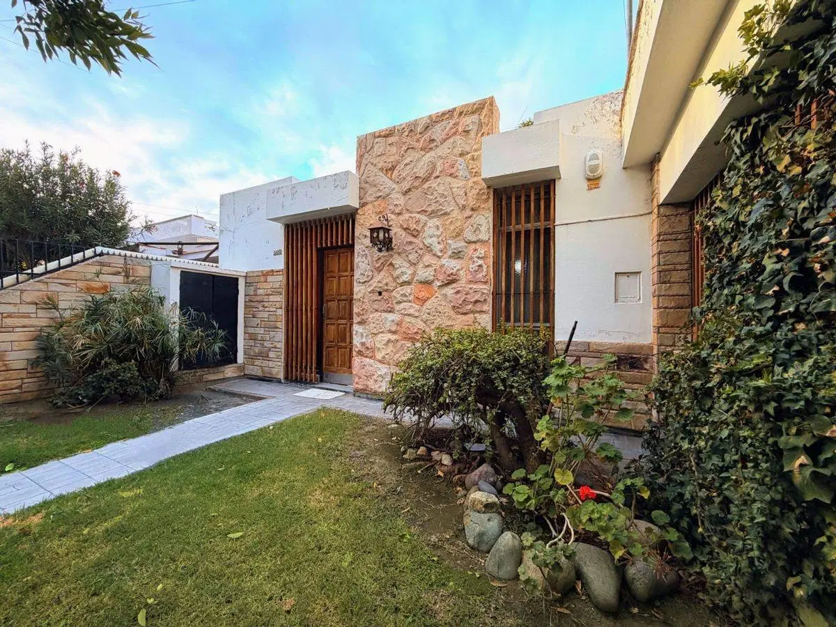 VENTA CASA EN BARRIO SANTA ANA, 3 DORMITORIOS 2