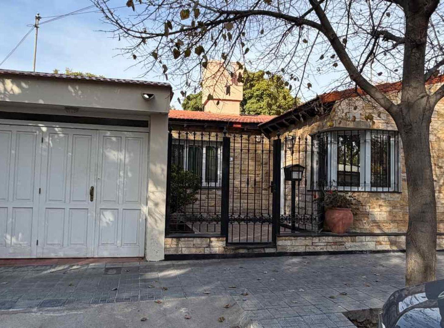 VENTA HERMOSA CASA EN SEXTA SECCION