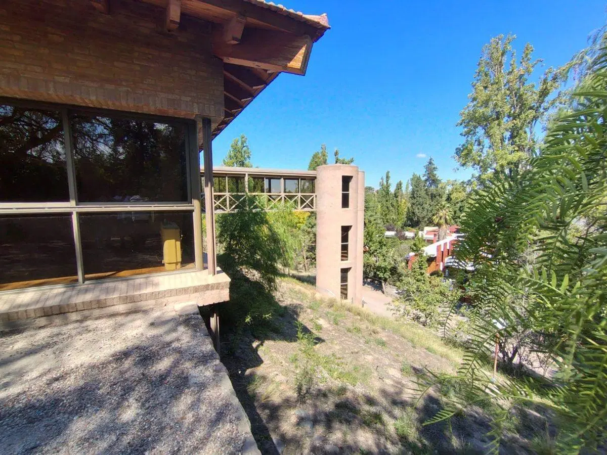 Se vende casa en Barrio La Colina,Chacras de Coria 5