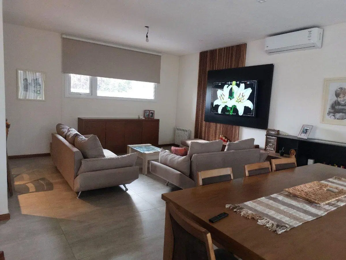 HERMOSA CASA EN VENTA EN BARRIO LAR DE BOEDO 5