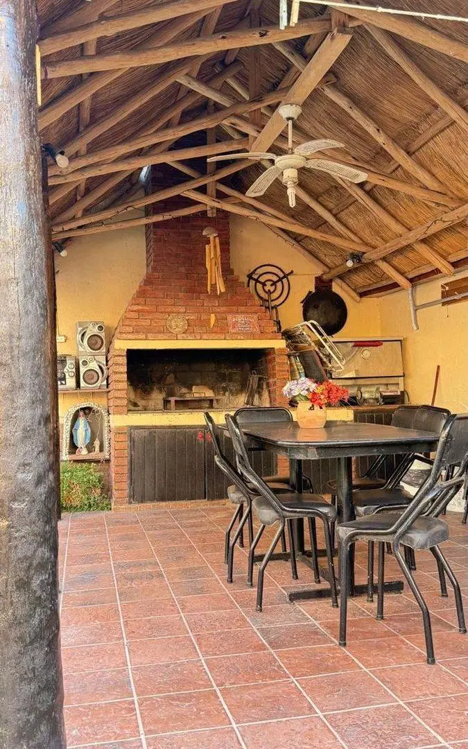 HERMOSA CASA A LA VENTA EN GODOY CRUZ 5