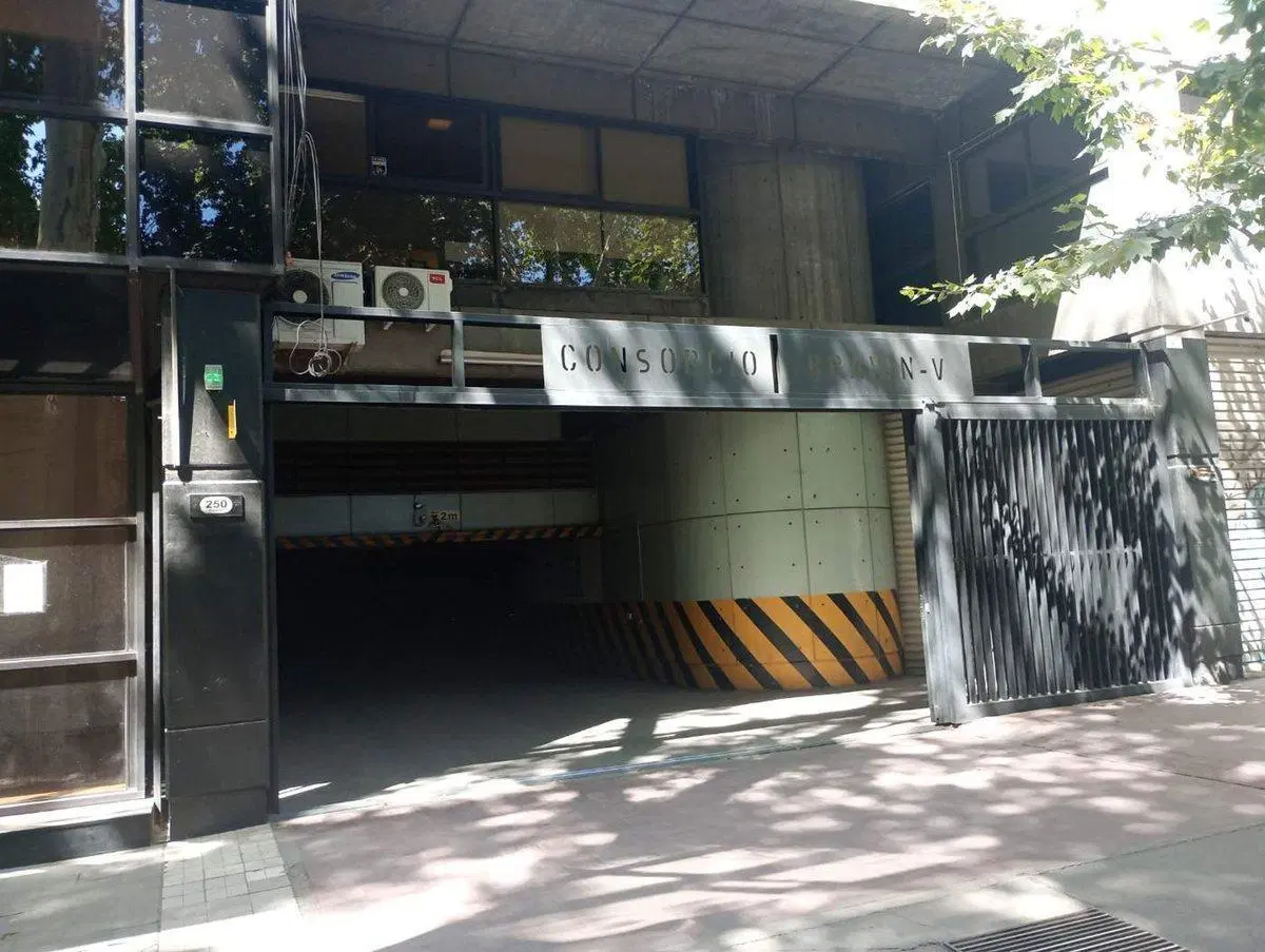 VENTA COCHERA FIJA CALLE GUTIERREZ CIUDAD MZA 3