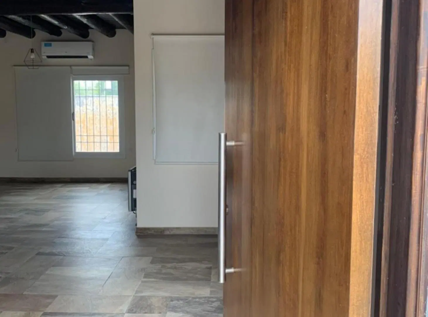 HERMOSA CASA A LA VENTA EN GUAYMALLEN 2