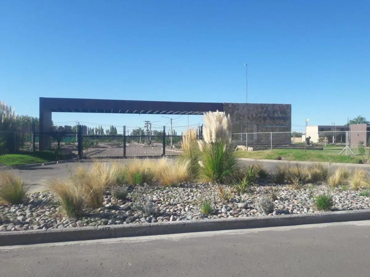VENTA CASA POZO 2 DORMITORIOS B° PRIVADO MAIPÙ 3