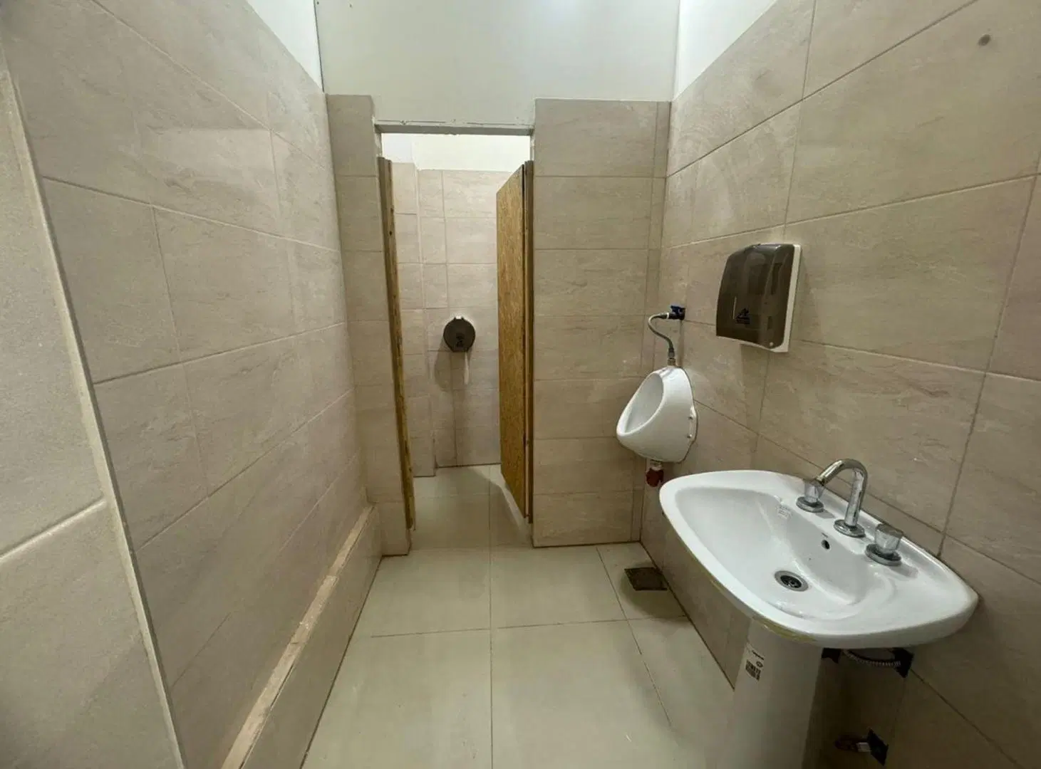 ALQUILER Salón Comercial de 200 m² en Las Heras 4