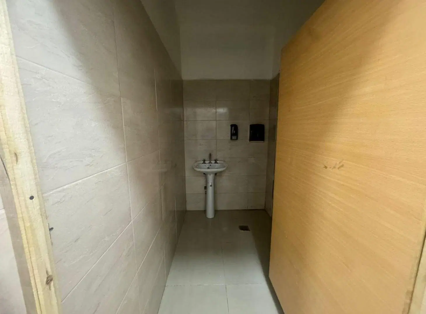 ALQUILER Salón Comercial de 200 m² en Las Heras 2