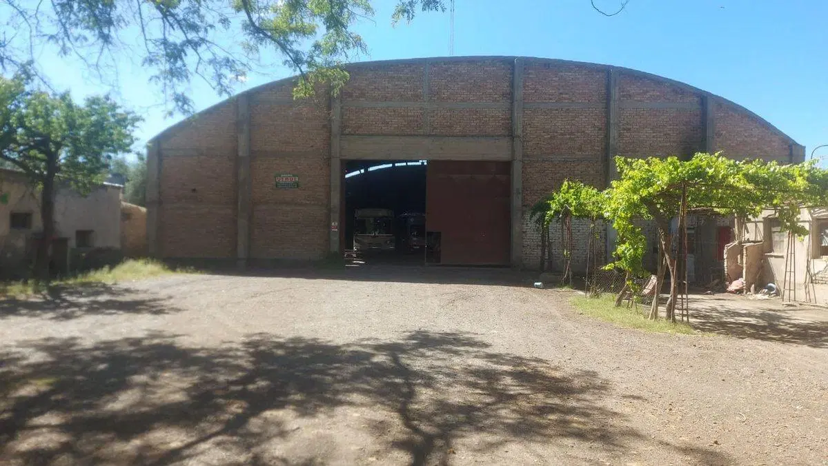 VENTA GRAN ESQUINA - GALPON SAN MARTIN MENDOZA 3
