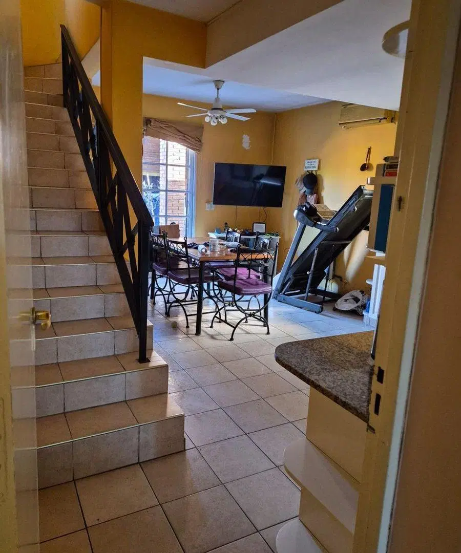 CASA EN VENTA BARRIO SOLARES DE URQUIZA GUAYMALLEN 4