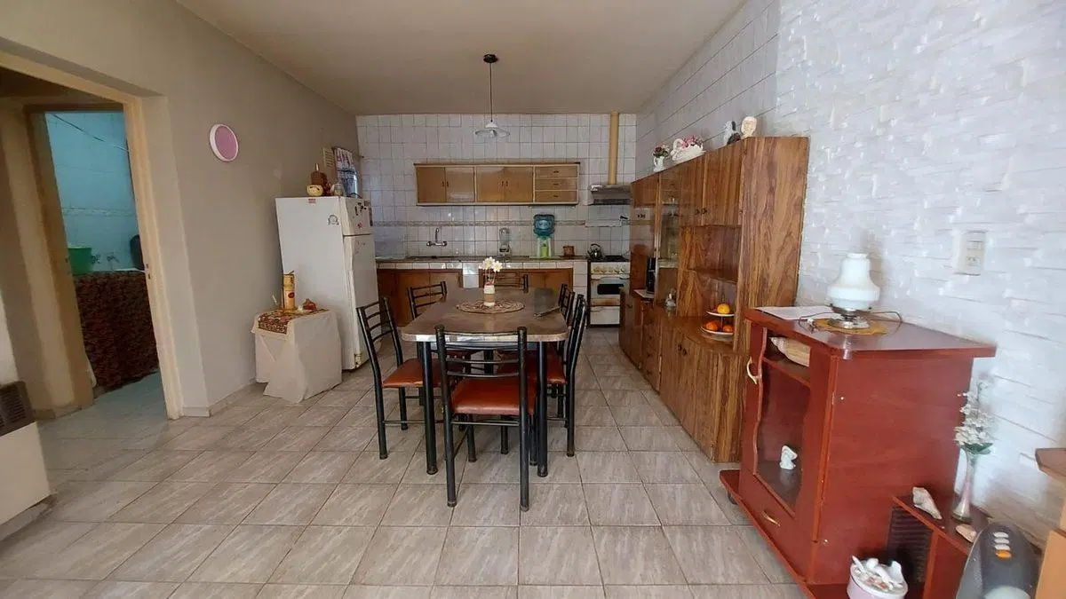 VENTA CASA/2 DEPARTAMENTOS RIVADAVIA MENDOZA 5