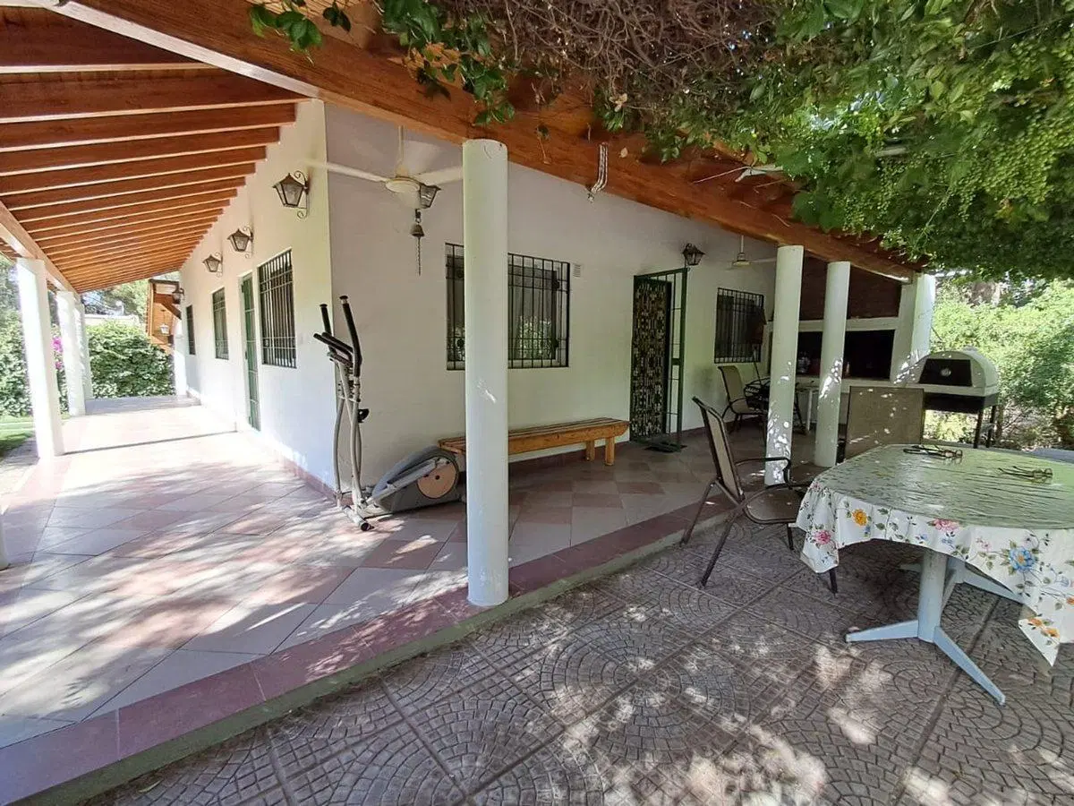 VENTA DE CASA CON QUINCHO Y PILETA, GUAYMALLÉN 5