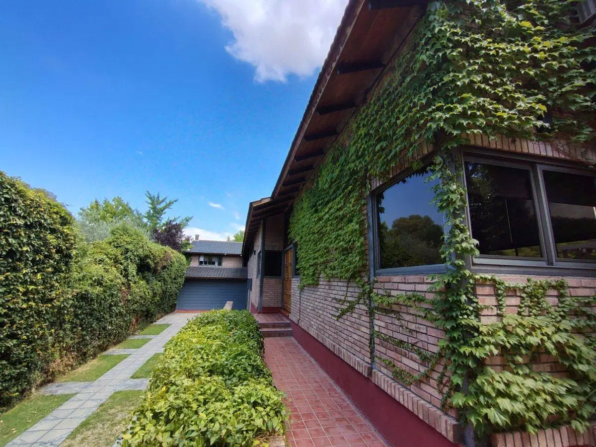 Se Vende casa en Chacras de Coria 4