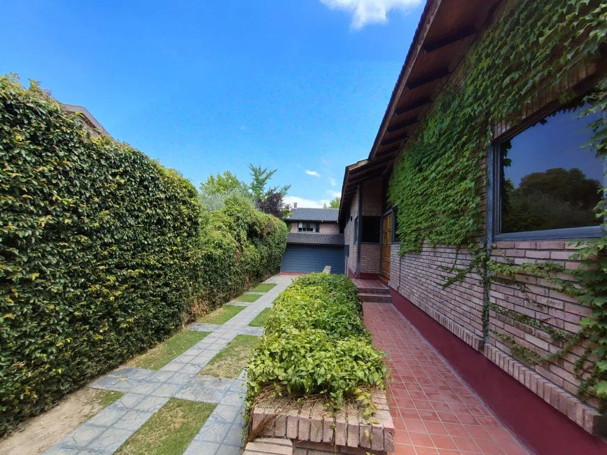 Se Vende casa en Chacras de Coria 5