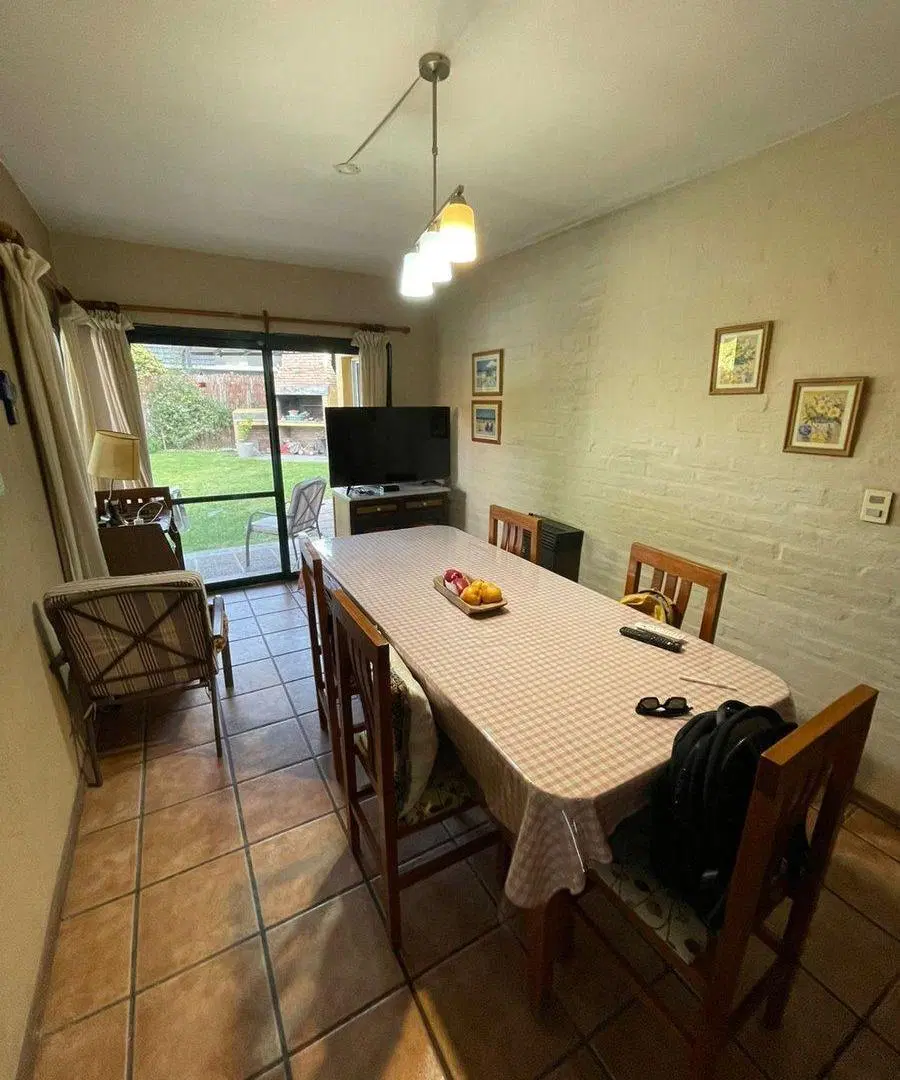 SE VENDE CASA EN BARRIO DALVIAN CIUDAD DE MENDOZA 2