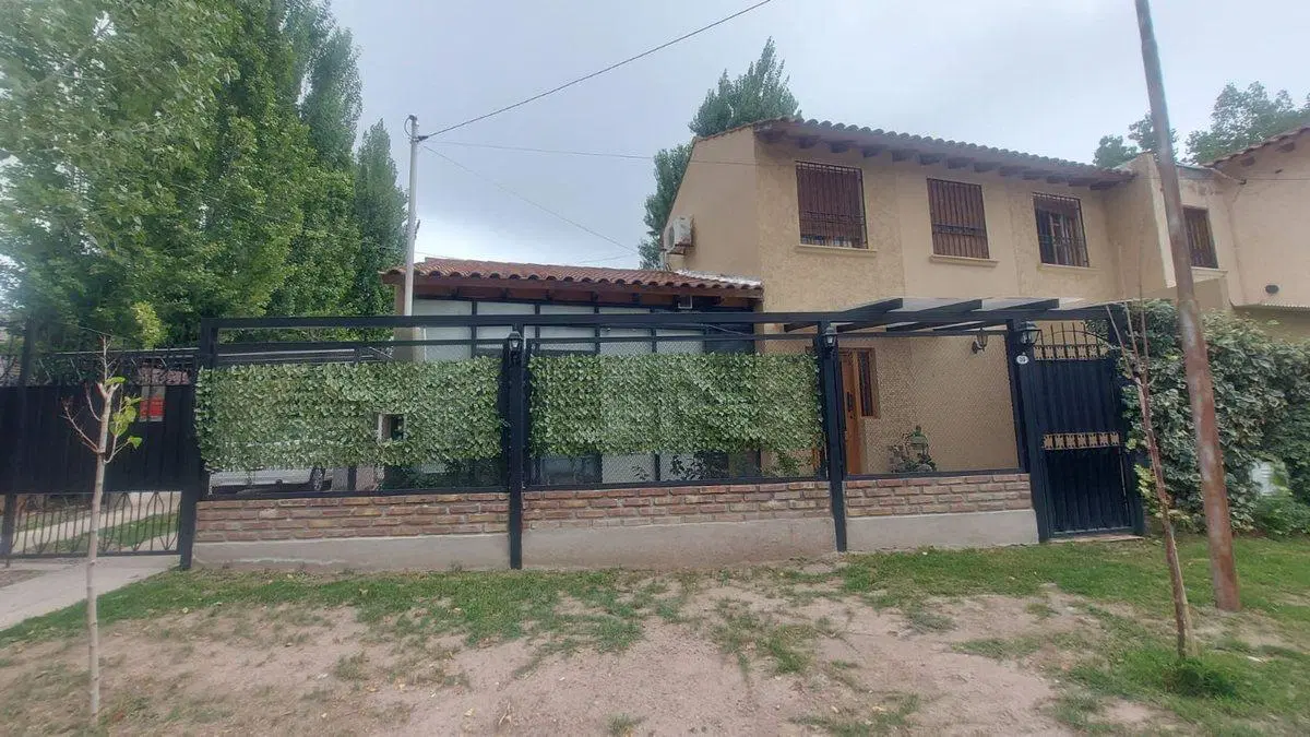 CASA EN VENTA LUJAN DE CUYO 4