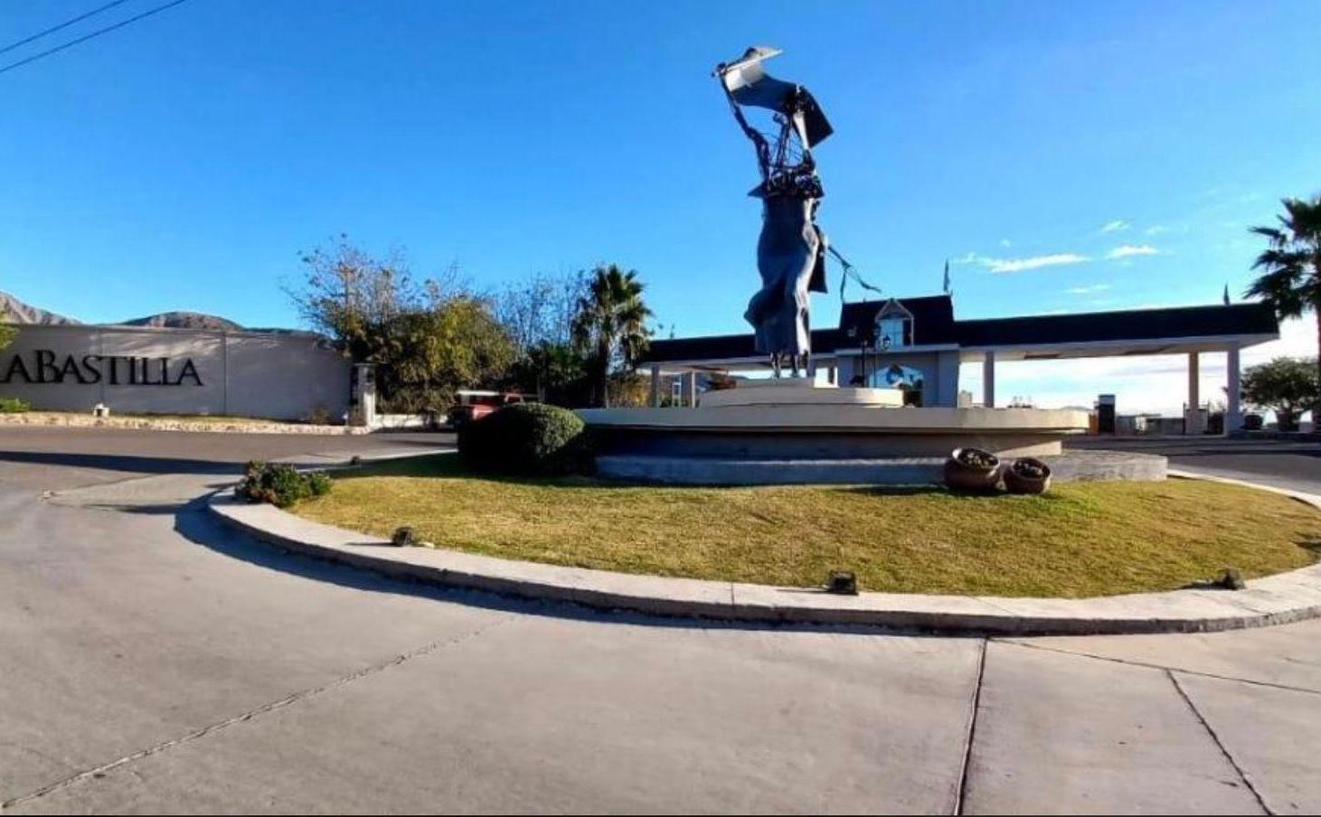 VENTA HERMOSO LOTE EN BARRIO LA BASTILLA