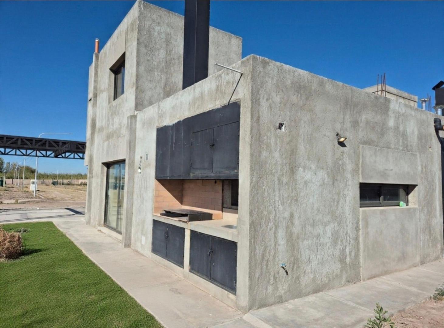 VENTA CASA DE CATEGORIA A ESTRENAR. Guaymallén