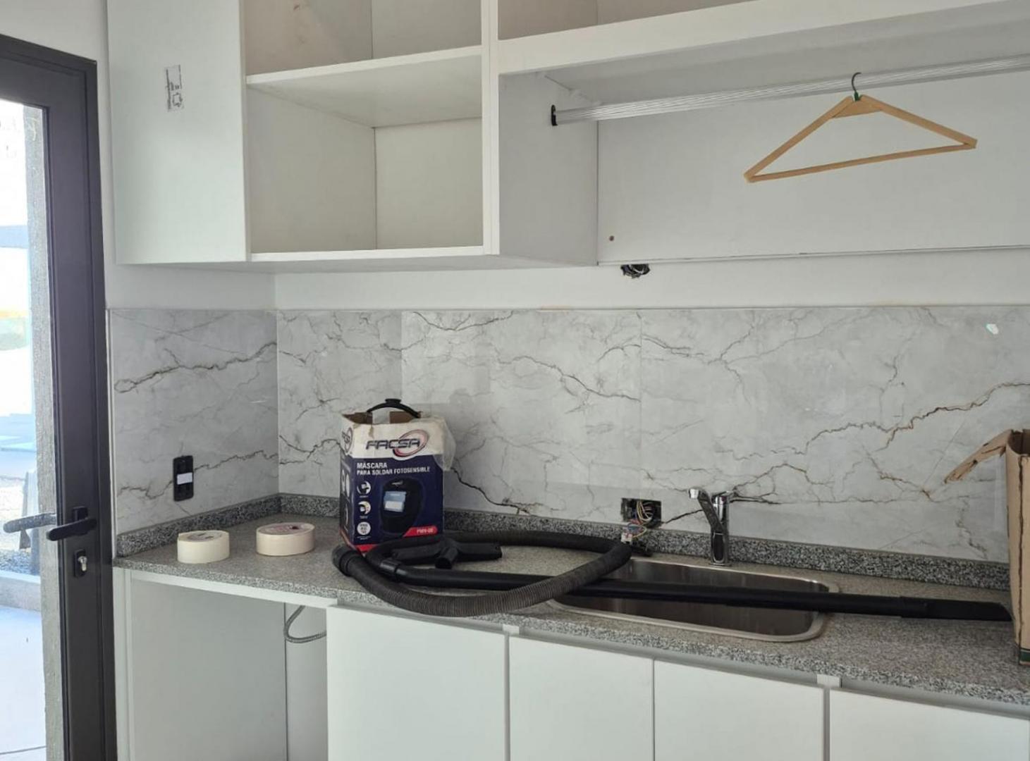 Foto de VENTA CASA DE CATEGORIA A ESTRENAR. Guaymallén, imagen 2