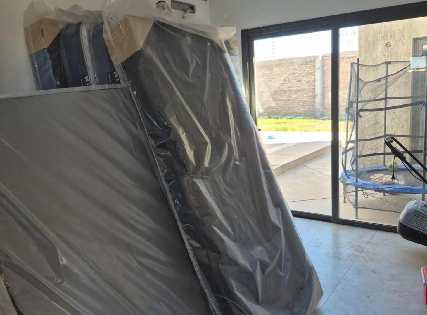 Foto de VENTA CASA DE CATEGORIA A ESTRENAR. Guaymallén, imagen 1
