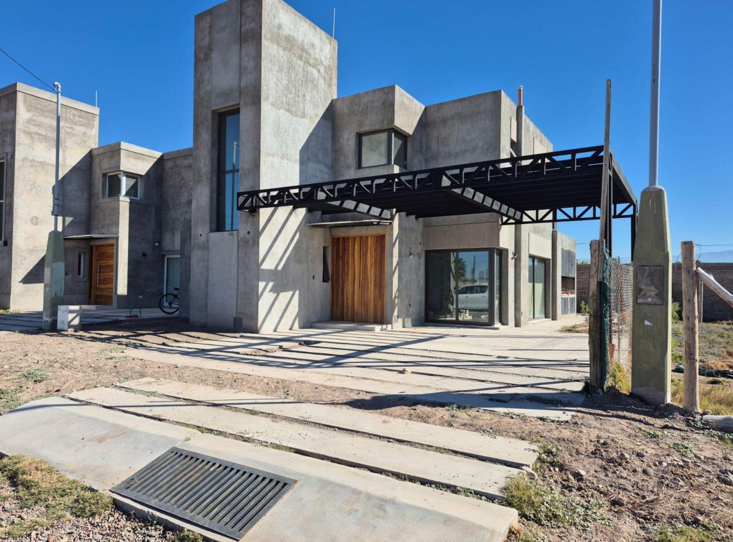 Foto de VENTA CASA DE CATEGORIA A ESTRENAR. Guaymallén, imagen 4