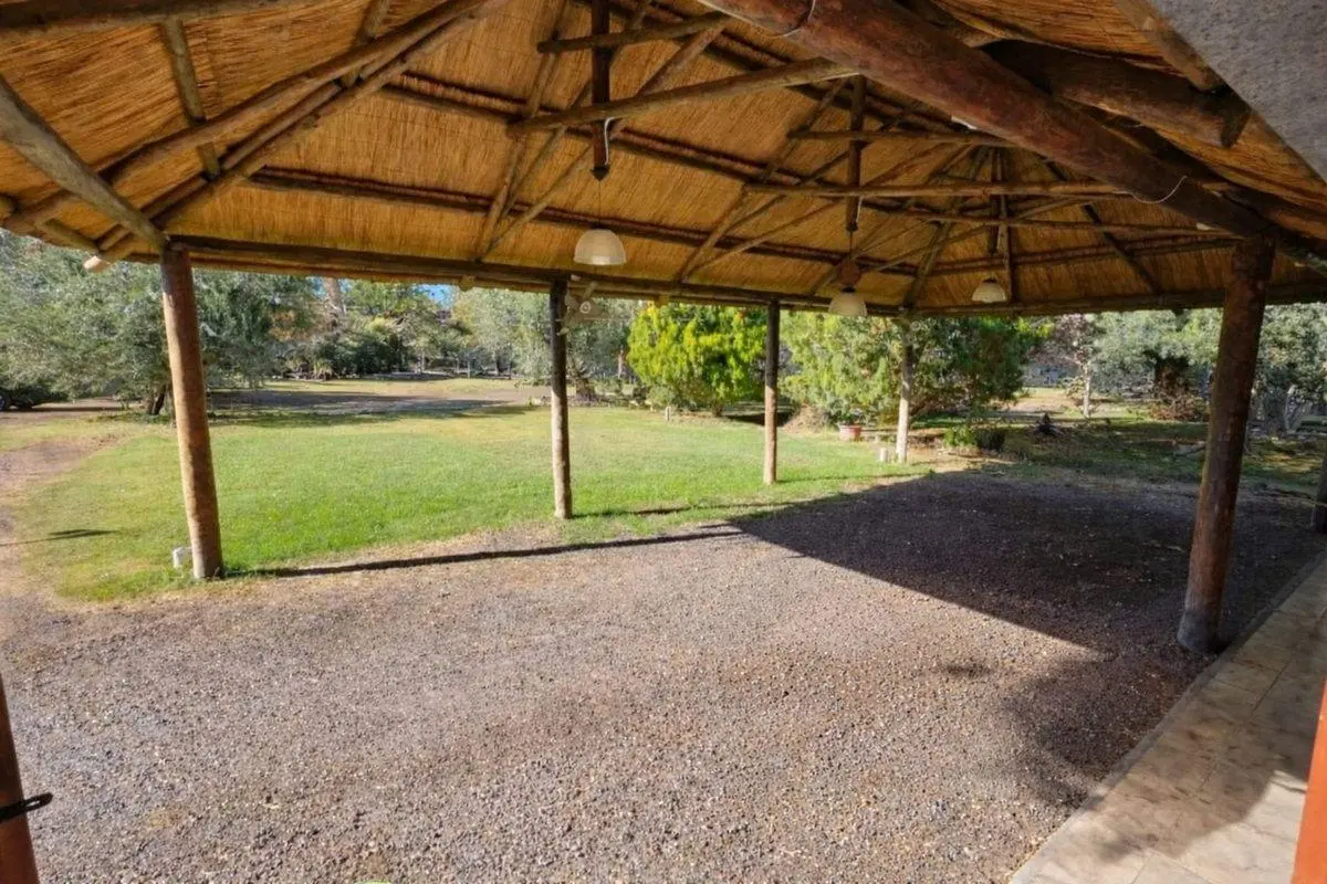 SALÓN  + QUINCHO Y PILETA + CASA 4