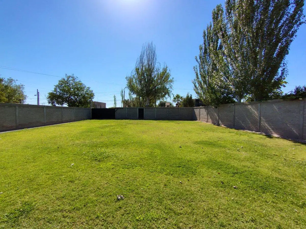Se vende lote con salón de eventos, chacras, Mza 2