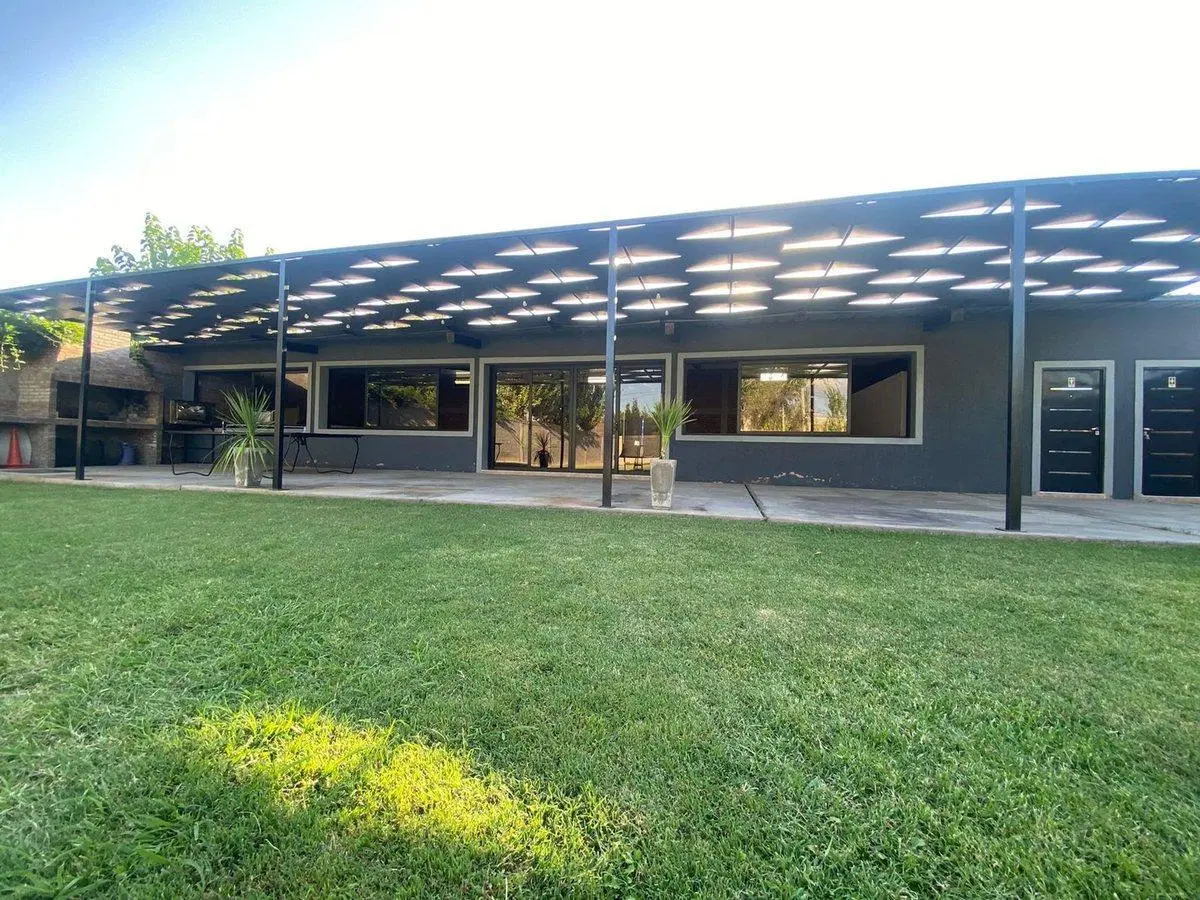 Se vende lote con salón de eventos, chacras, Mza 4