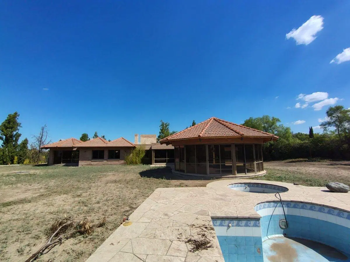 Se vende casa en Barrio La Colina,Chacras de Coria 5