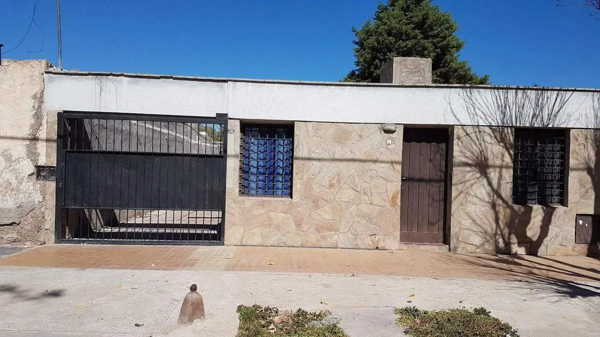 VENTA DE CASA DOS DORMITORIOS LAS HERAS 4