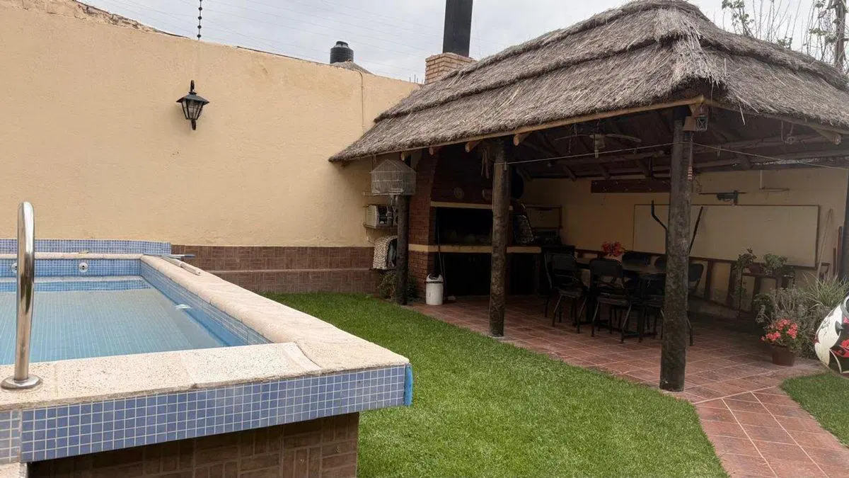 HERMOSA CASA A LA VENTA EN GODOY CRUZ 4