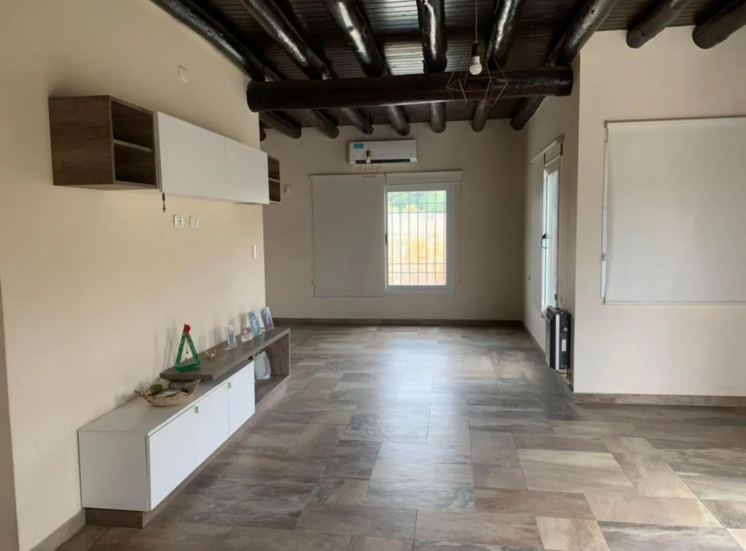 HERMOSA CASA A LA VENTA EN GUAYMALLEN 3