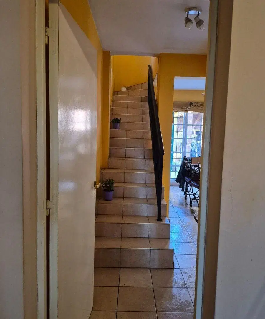 CASA EN VENTA BARRIO SOLARES DE URQUIZA GUAYMALLEN 8